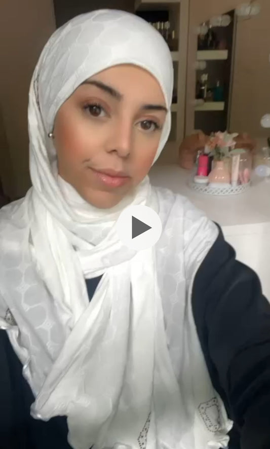 deux hijab marron et blanc
