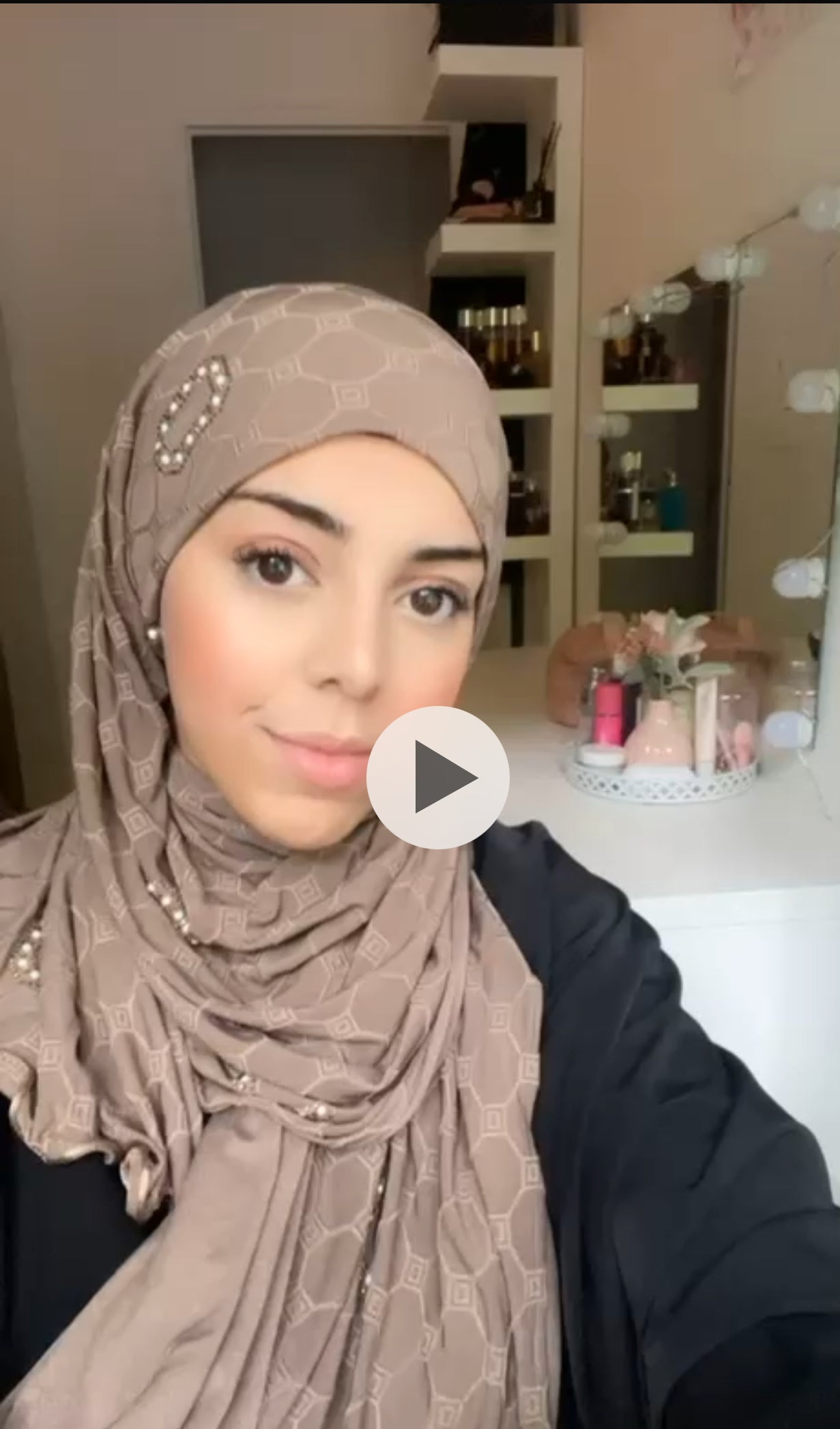 deux hijab marron et blanc